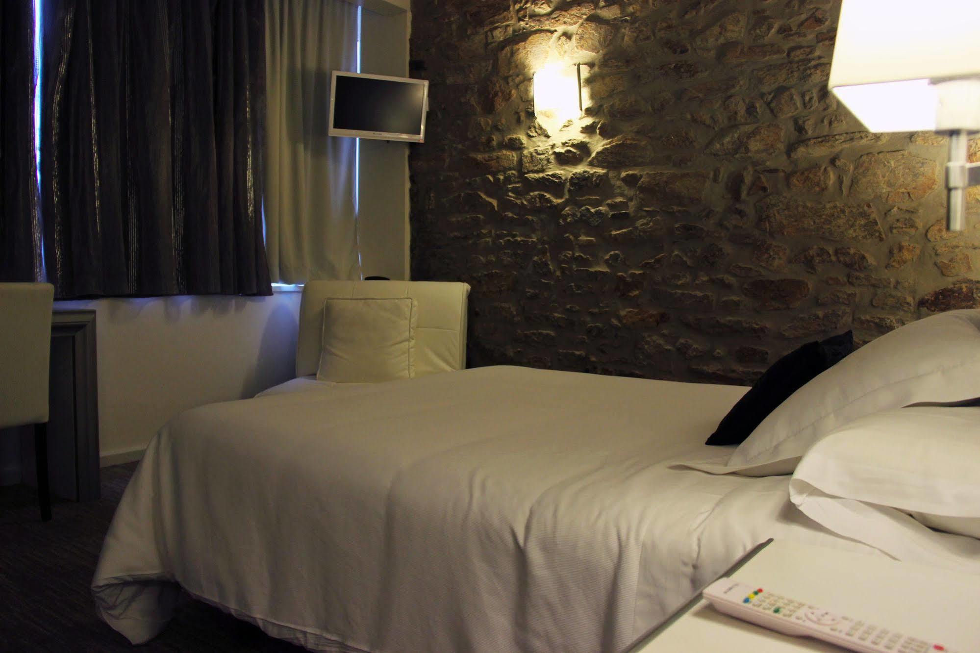 Hotel Montenegro Compostela Santiago de Compostela Dış mekan fotoğraf